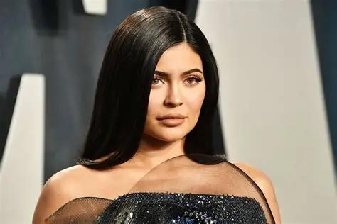 Five Years Later, Kylie Jenner Finally Addresses That Viral Gold Dress Drama: "Hailey, Call Me If You Have An Issue"