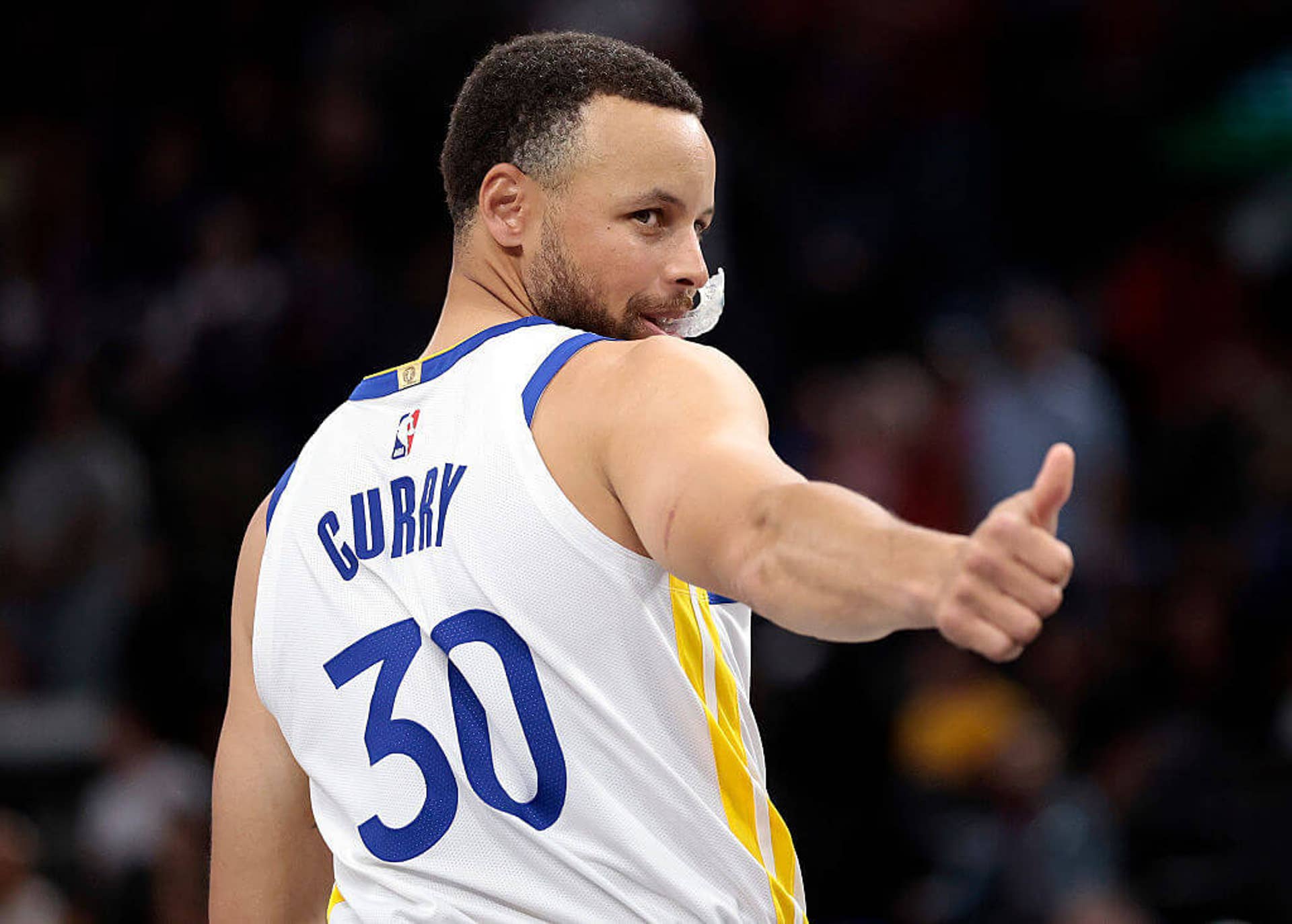 Curry Dominates as Warriors Keep Playoff Hopes Alive