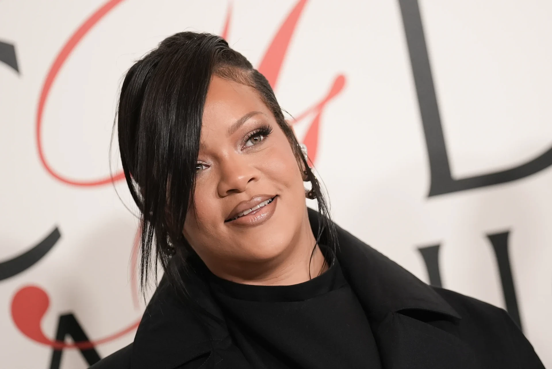 Rihanna Confirms She Is Back In The Studio On New Album