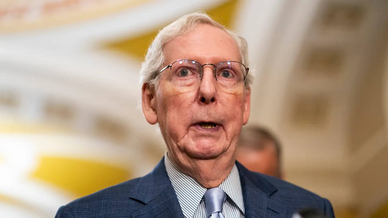 83-Year-Old Senator Mitch McConnell Trips in Senate Hallway While an Activist Asks, “Do You Support ICE Taking Working People Off the Streets and Kidnapping Them?” (VIDEO)