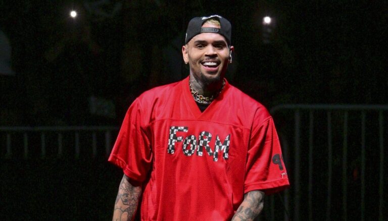 Chris Brown Reacts To Fans Requesting Him To Strip His Clothes Off D …